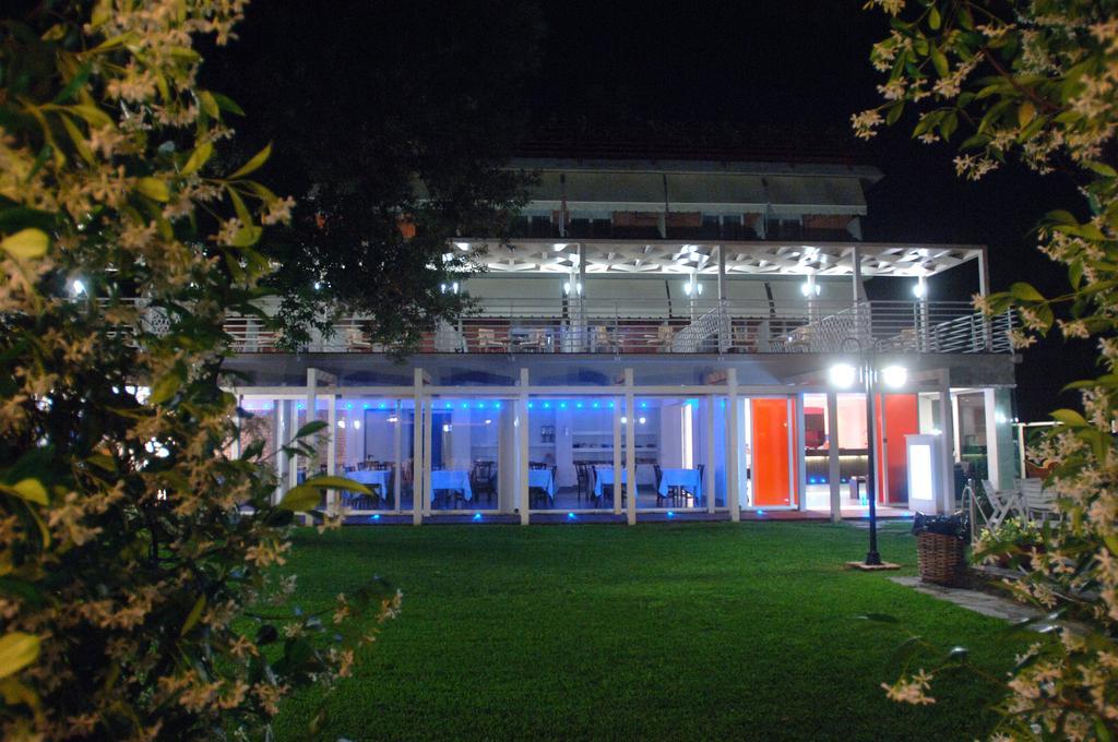 Hotel Hermitage Marina di Massa Exterior photo