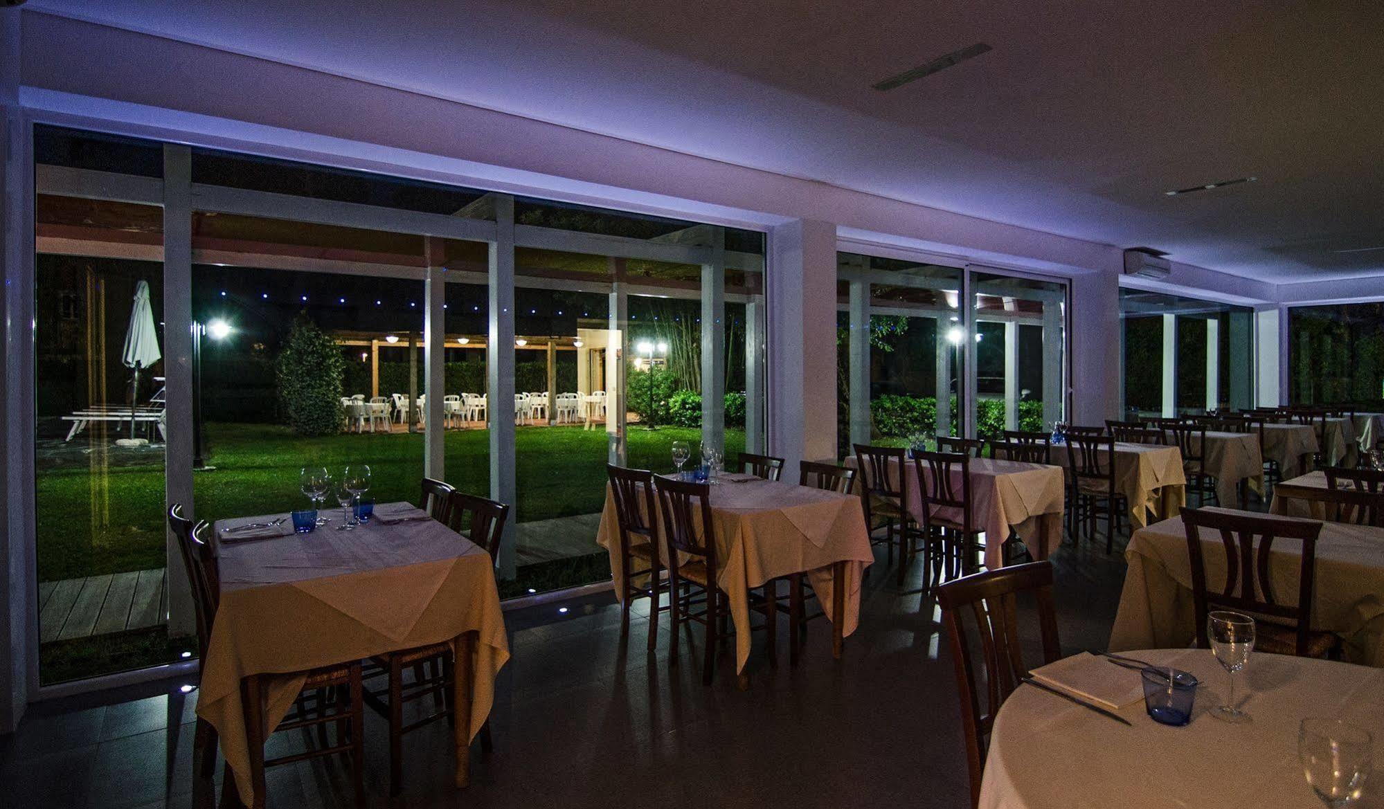 Hotel Hermitage Marina di Massa Exterior photo