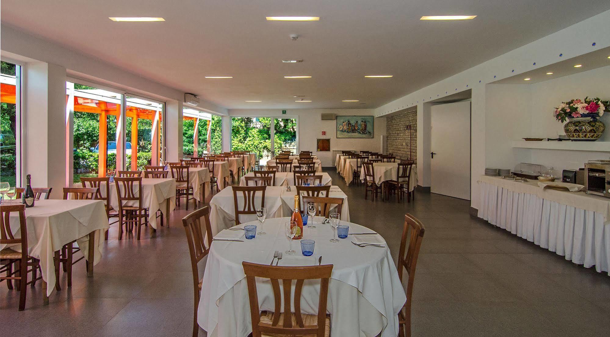 Hotel Hermitage Marina di Massa Exterior photo