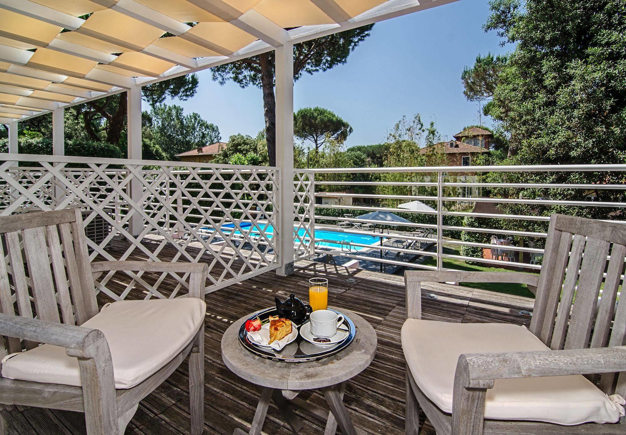 Hotel Hermitage Marina di Massa Exterior photo