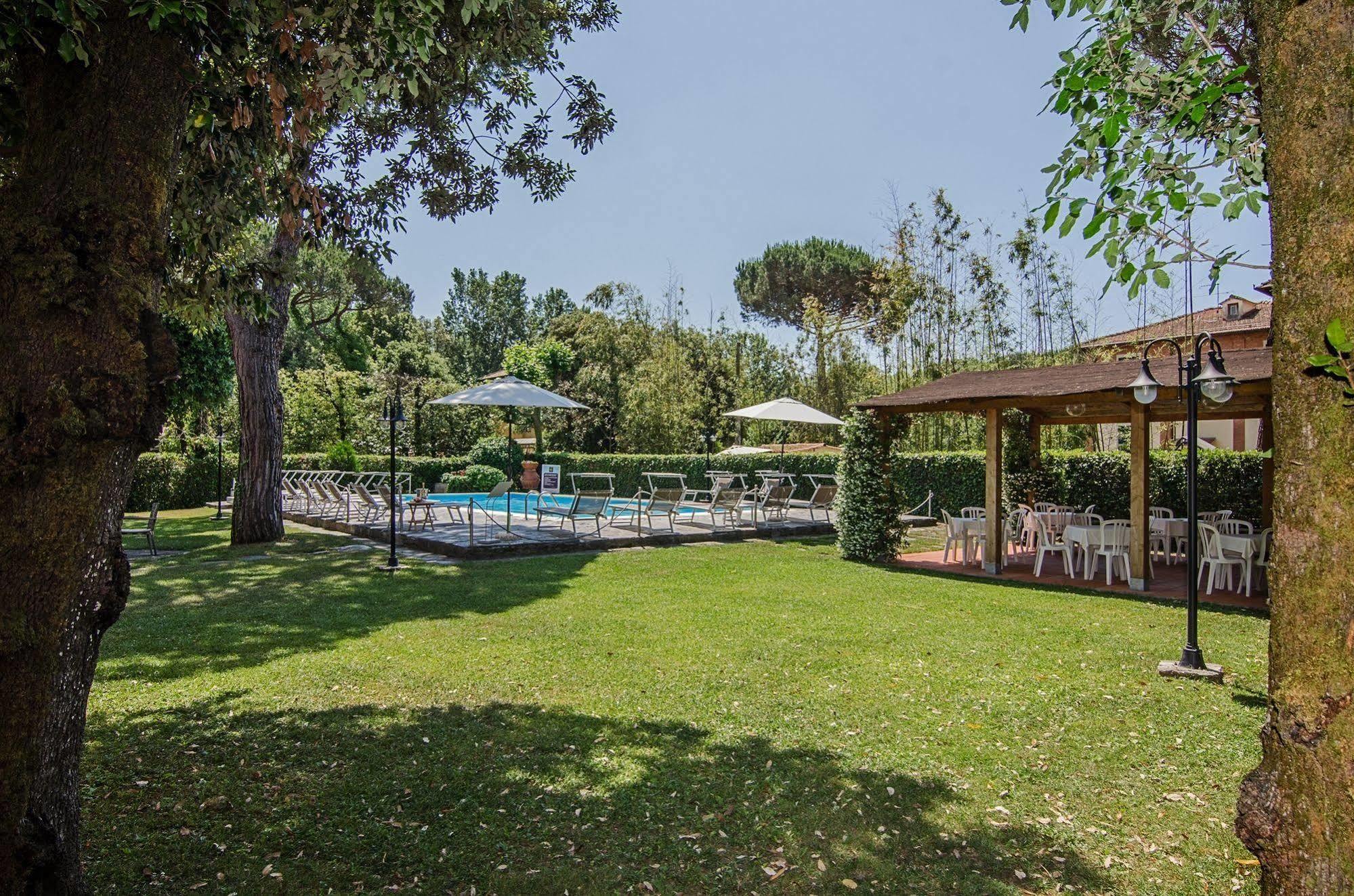 Hotel Hermitage Marina di Massa Exterior photo