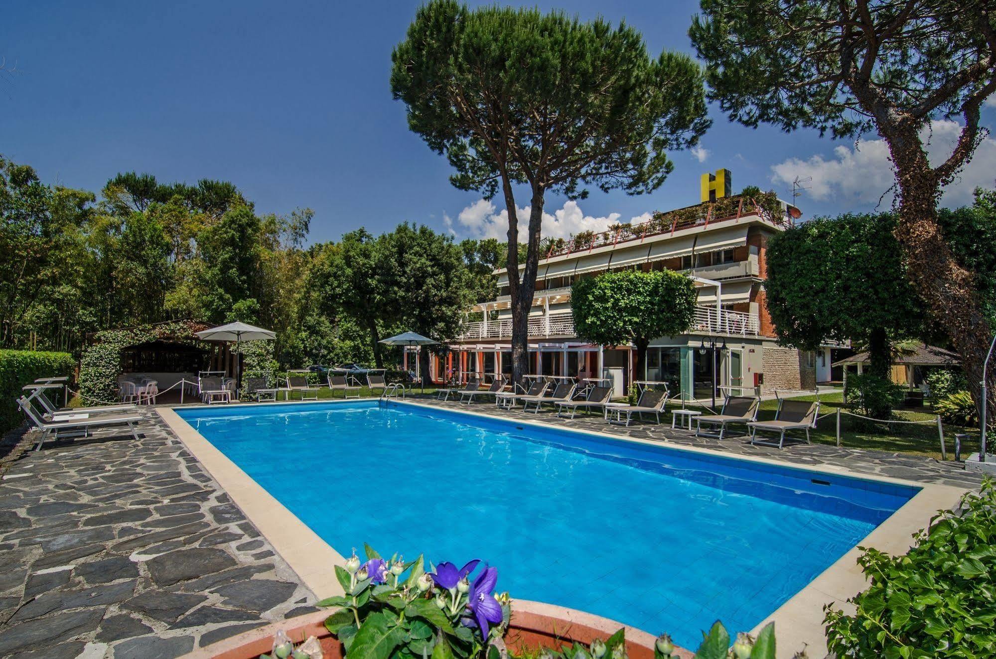 Hotel Hermitage Marina di Massa Exterior photo