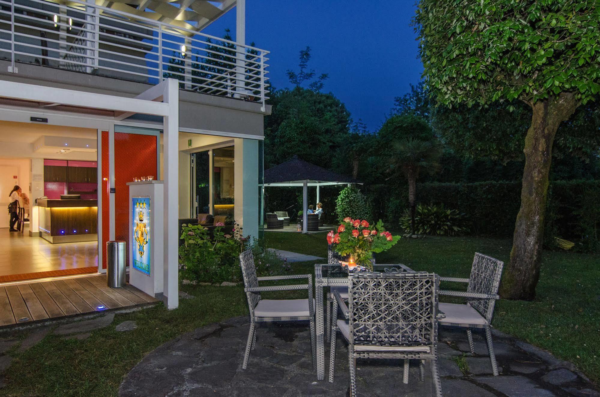 Hotel Hermitage Marina di Massa Exterior photo