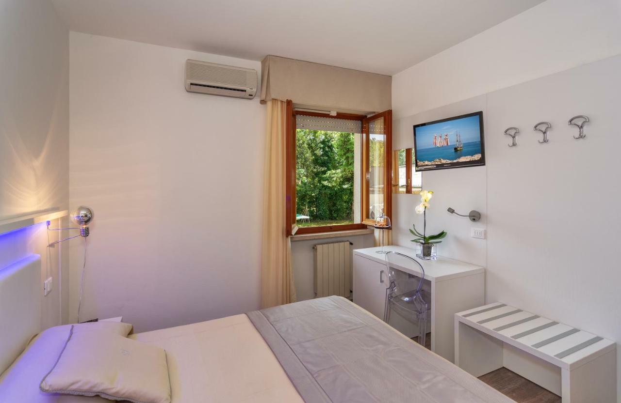 Hotel Hermitage Marina di Massa Exterior photo
