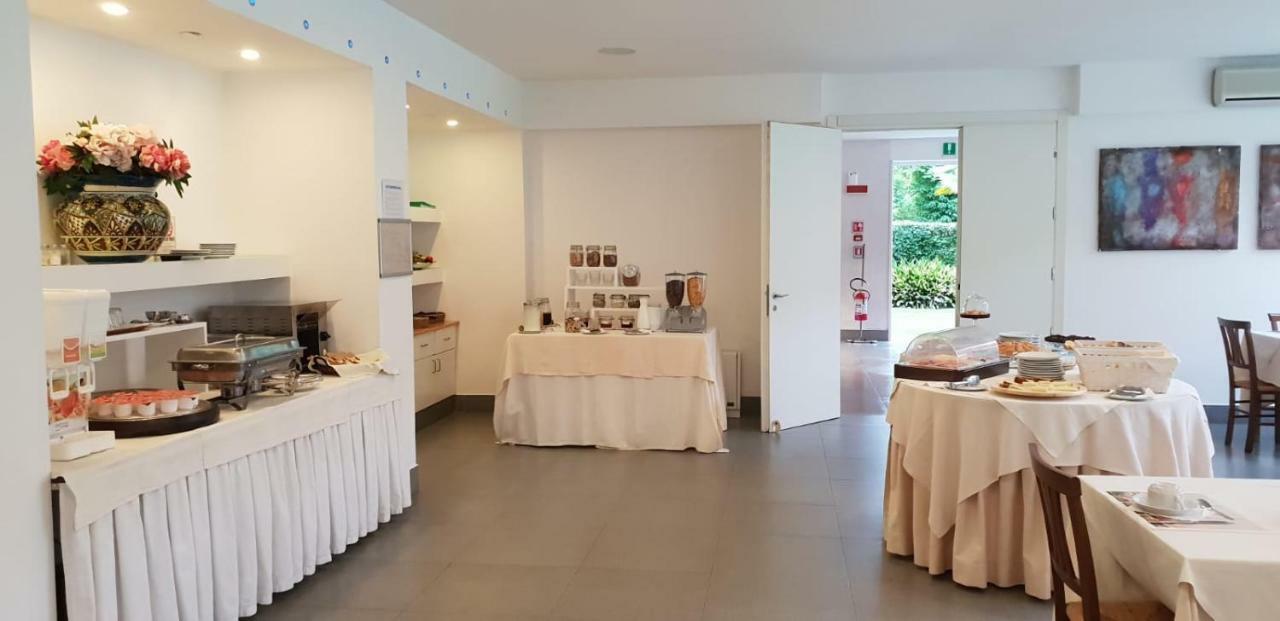 Hotel Hermitage Marina di Massa Exterior photo