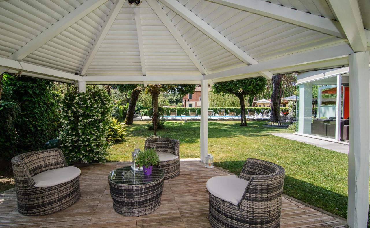 Hotel Hermitage Marina di Massa Exterior photo