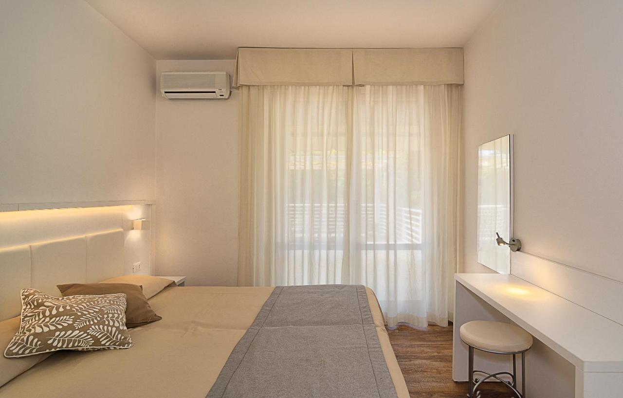 Hotel Hermitage Marina di Massa Exterior photo